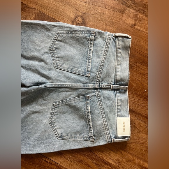 Express | High Wasted Light Wash Ripped Straight Ankle Jeans | Size 0 - Picture 11 of 14